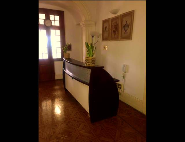 900M² BUSINESS CENTRE FOR SALE IN ESSENWOOD